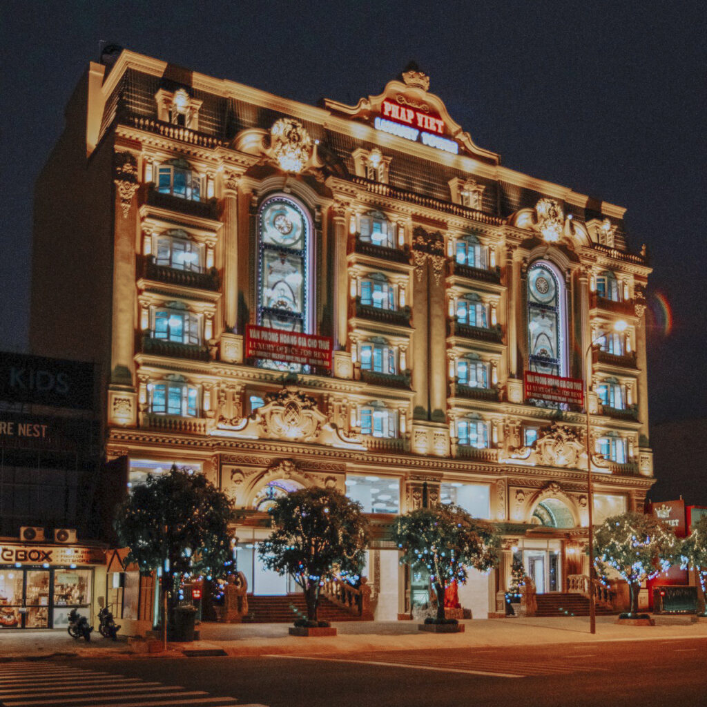 Kiến trúc cổ điển Pháp Việt Luxury Tower