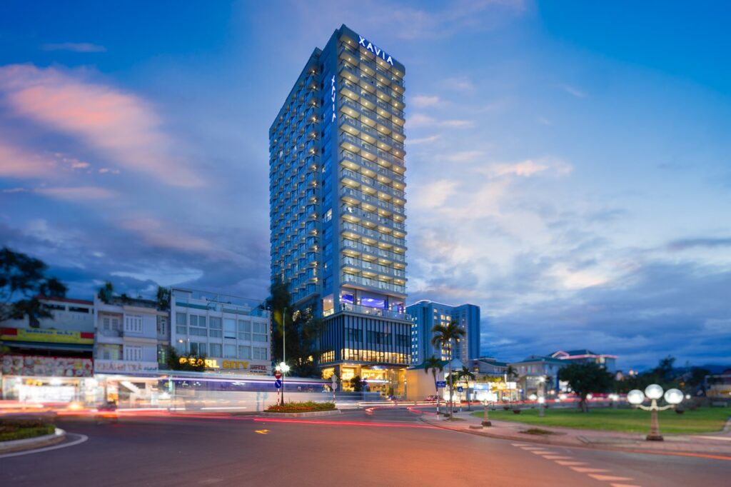 Toàn cảnh Xavia Hotel Nha Trang trong ánh hoàng hôn